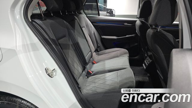 Volkswagen Golf 2022 — photo 17