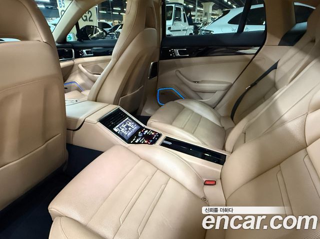 Porsche Panamera 2021 — photo 16