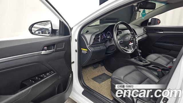 Hyundai AVANTE 2019 — photo 10
