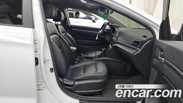 Hyundai AVANTE 2019 — photo 11