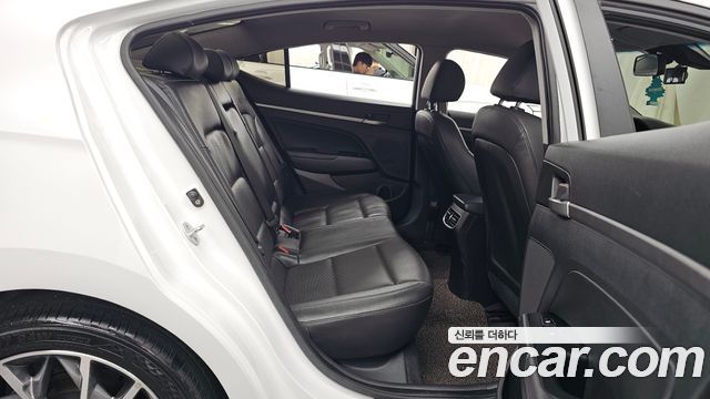 Hyundai AVANTE 2019 — photo 12