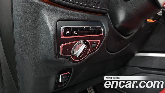 Mercedes-Benz G-Class 2023 — photo 28