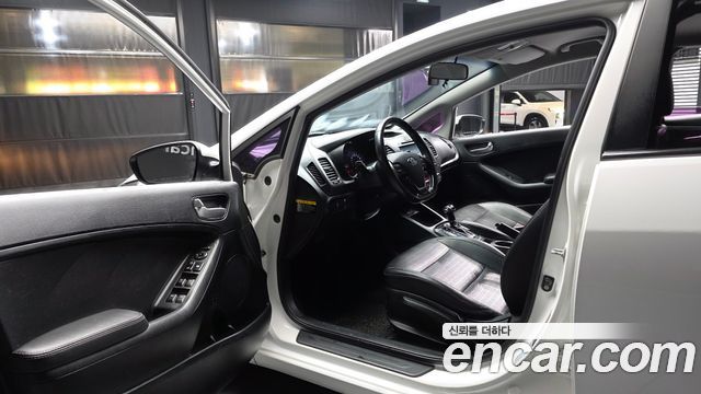 Kia K3 2016 — photo 10