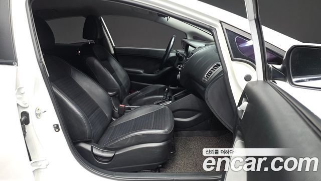 Kia K3 2016 — photo 11