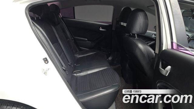 Kia K3 2016 — photo 12