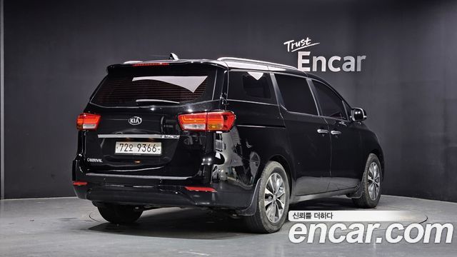 Kia Canival 2016 — photo 2