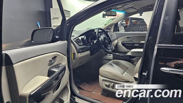 Kia Canival 2016 — photo 13