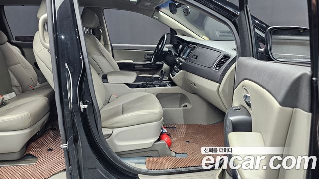 Kia Canival 2016 — photo 17