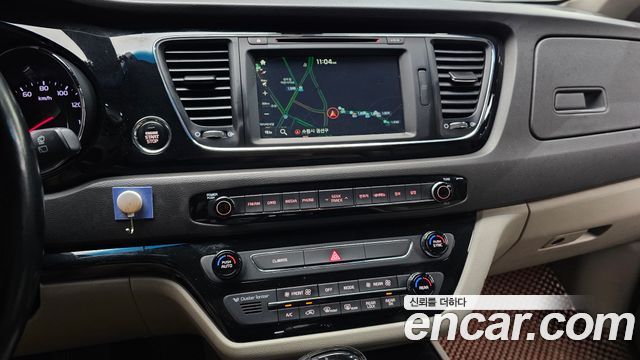 Kia Canival 2016 — photo 20