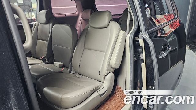 Kia Canival 2016 — photo 23