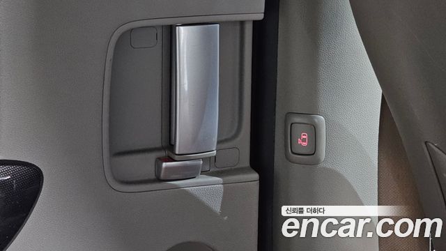 Kia Canival 2016 — photo 24