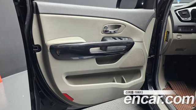 Kia Canival 2016 — photo 14