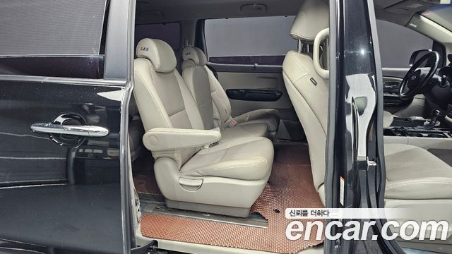 Kia Canival 2016 — photo 16