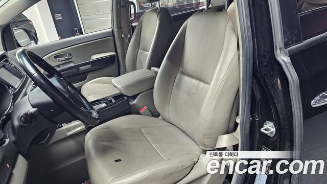 Kia Canival 2016 — photo 28