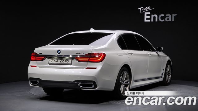 BMW 7-Series 2017 — photo 2
