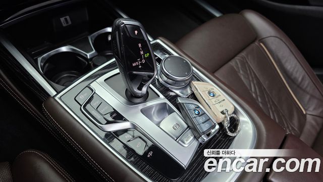 BMW 7-Series 2017 — photo 9