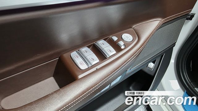 BMW 7-Series 2017 — photo 18