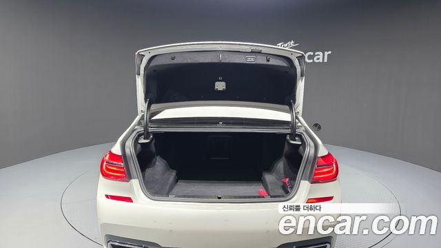 BMW 7-Series 2017 — photo 20