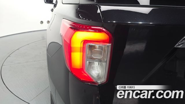 Ford Explorer 2022 — photo 9