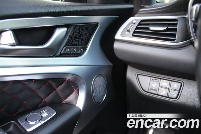 Genesis G70 2018 — photo 10