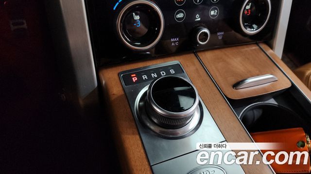 Land Rover Range Rover 2022 — photo 9