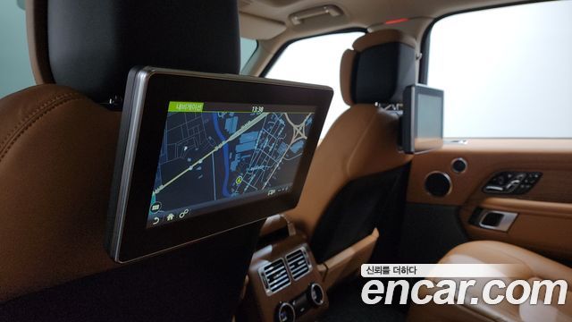 Land Rover Range Rover 2022 — photo 14