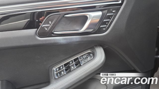 Porsche Macan 2015 — photo 16