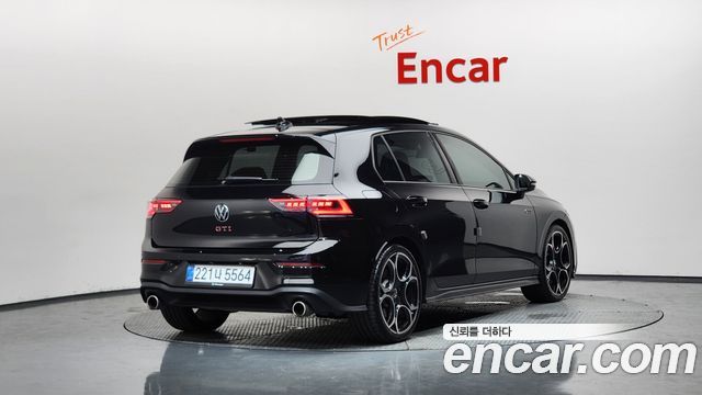 Volkswagen Golf 2025 — photo 2