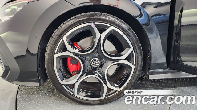 Volkswagen Golf 2025 — photo 5