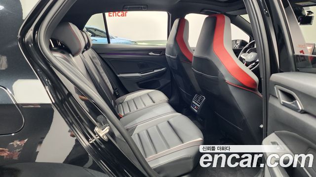 Volkswagen Golf 2025 — photo 17