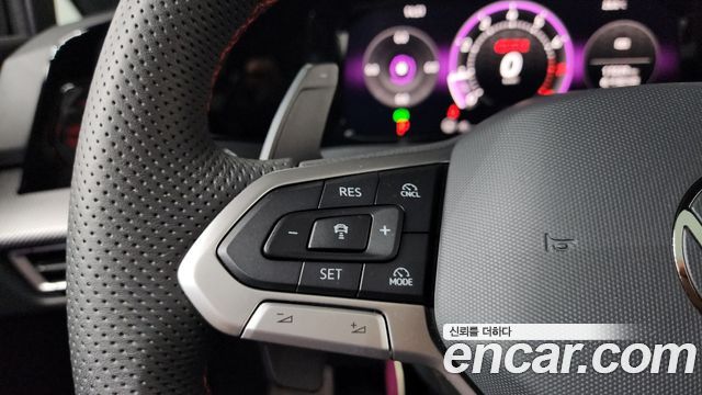 Volkswagen Golf 2025 — photo 23