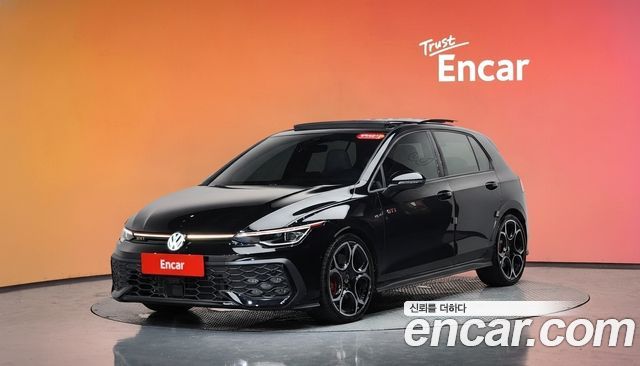Volkswagen Golf 2025 — photo 1