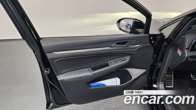 Volkswagen Golf 2025 — photo 14