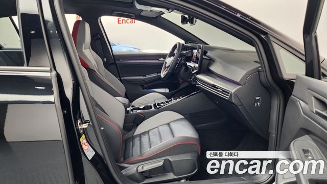 Volkswagen Golf 2025 — photo 16