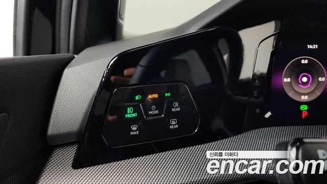 Volkswagen Golf 2025 — photo 28