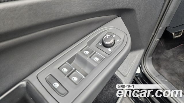 Volkswagen Golf 2025 — photo 33