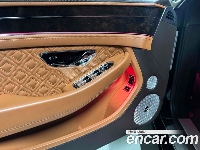 Bentley Continental 2020 — photo 8
