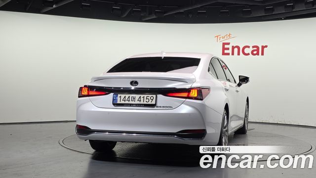 Lexus ES 2024 — photo 4
