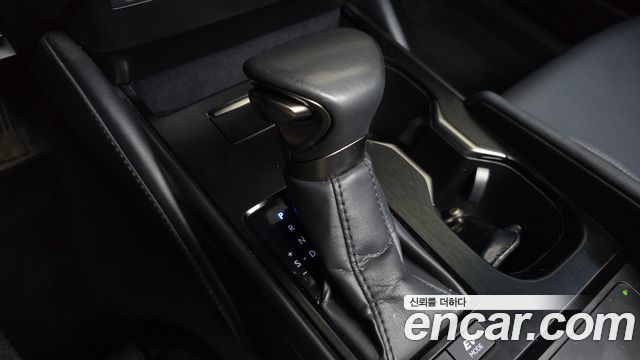 Lexus ES 2024 — photo 9