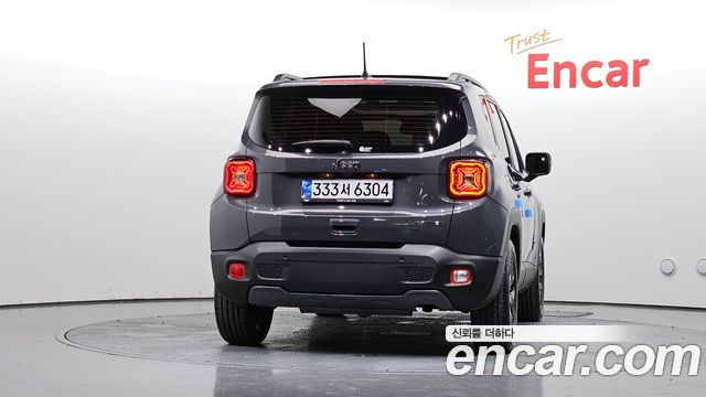 Jeep Renegade 2023 — photo 4