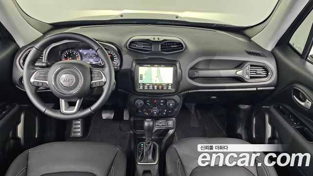 Jeep Renegade 2023 — photo 10