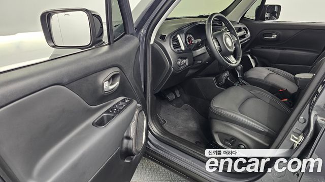 Jeep Renegade 2023 — photo 13