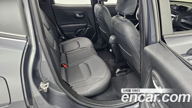 Jeep Renegade 2023 — photo 17