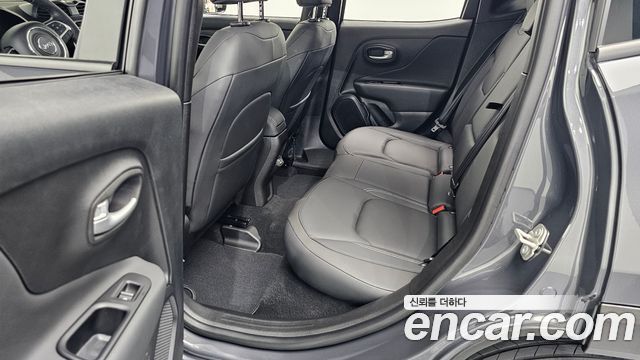 Jeep Renegade 2023 — photo 18