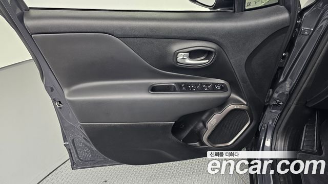 Jeep Renegade 2023 — photo 14