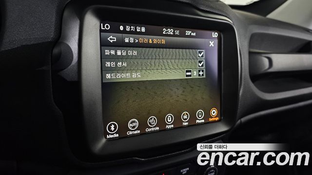 Jeep Renegade 2023 — photo 29