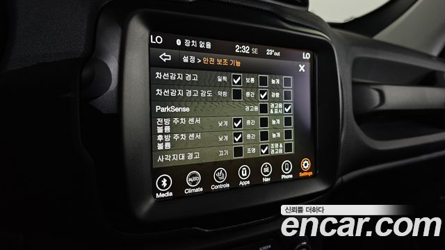 Jeep Renegade 2023 — photo 30