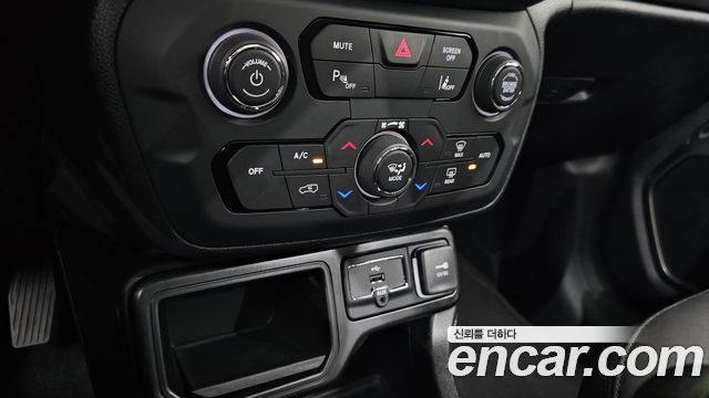 Jeep Renegade 2023 — photo 31