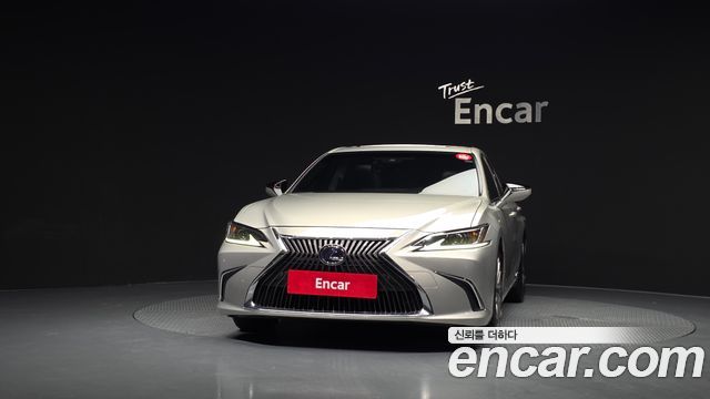 Lexus ES 2019 — photo 3