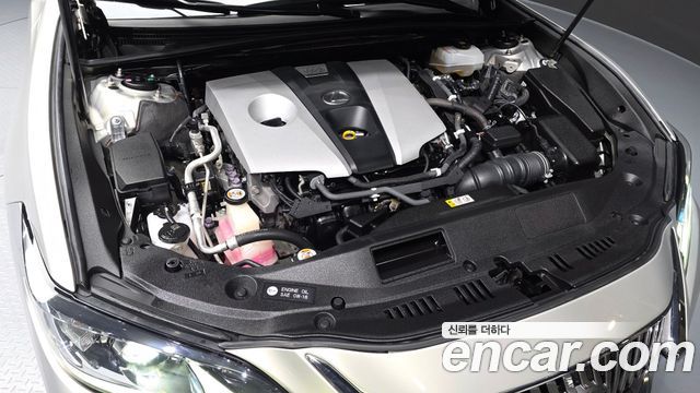 Lexus ES 2019 — photo 6